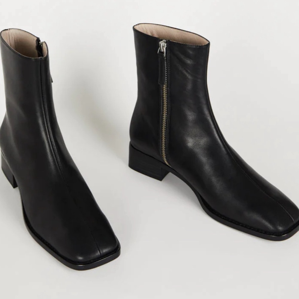 SALE!!! Intentionally Blank TOUR LEATHER BOOT size 8❤️❤️